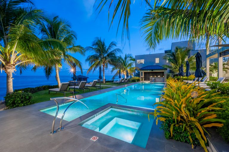 18 Black Urchin 4BR Suites Pool